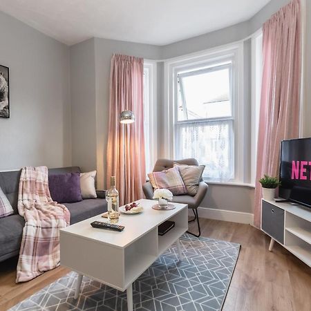 3-Bedroom House L Fast Wi-Fi L Garden L Newly Decorated L Close To Shops And Restaurantsボーンマス エクステリア 写真