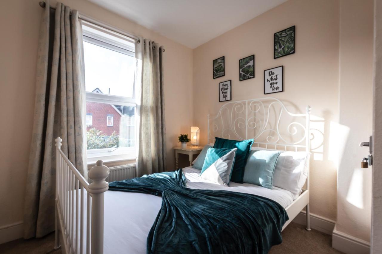 3-Bedroom House L Fast Wi-Fi L Garden L Newly Decorated L Close To Shops And Restaurantsボーンマス エクステリア 写真