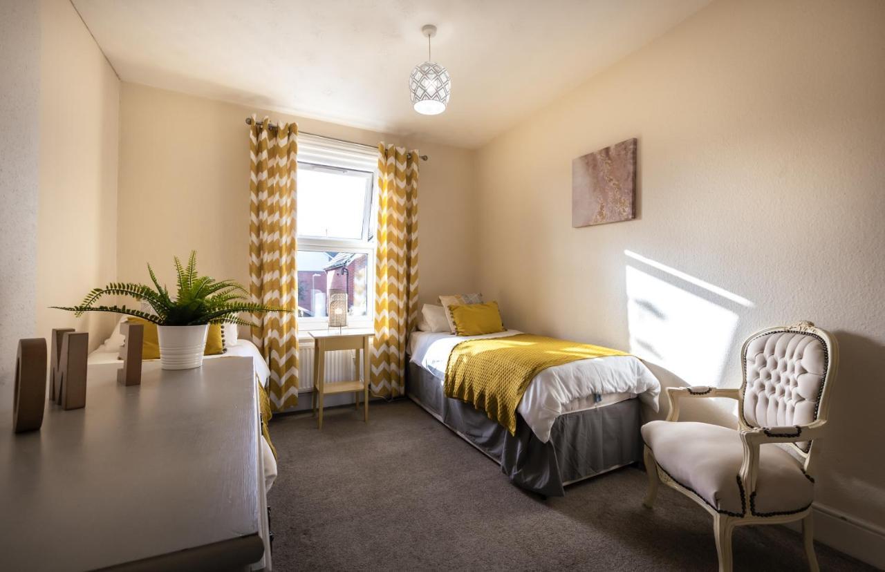 3-Bedroom House L Fast Wi-Fi L Garden L Newly Decorated L Close To Shops And Restaurantsボーンマス エクステリア 写真