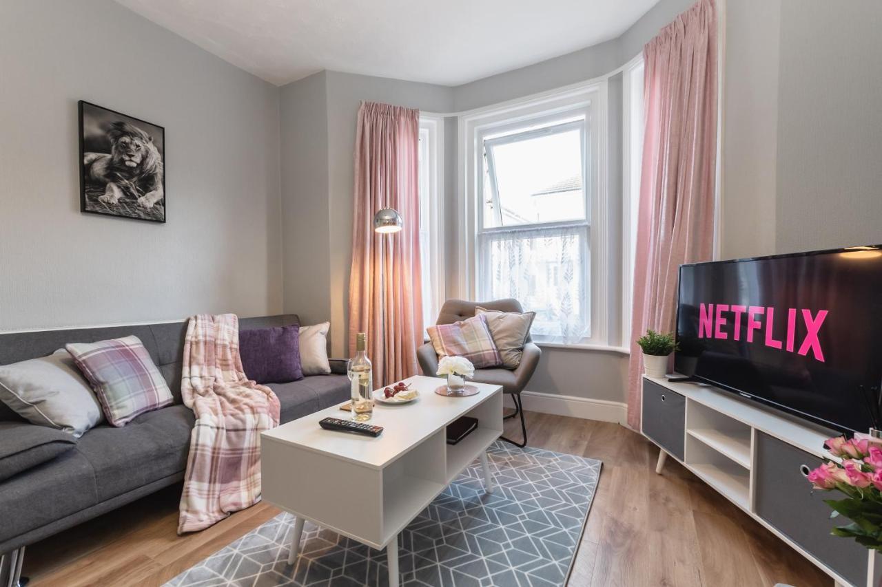 3-Bedroom House L Fast Wi-Fi L Garden L Newly Decorated L Close To Shops And Restaurantsボーンマス エクステリア 写真