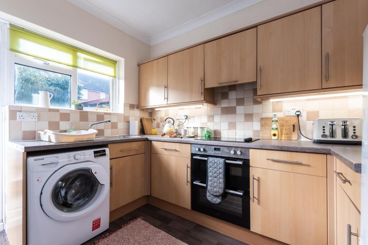 3-Bedroom House L Fast Wi-Fi L Garden L Newly Decorated L Close To Shops And Restaurantsボーンマス エクステリア 写真