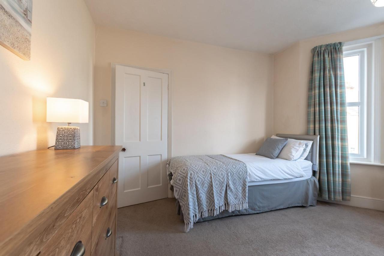 3-Bedroom House L Fast Wi-Fi L Garden L Newly Decorated L Close To Shops And Restaurantsボーンマス エクステリア 写真